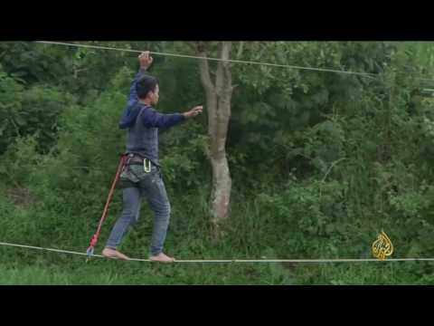 شاهد المشي بين القمم هوايات لعشاق الخطر