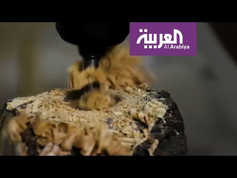 السعودي محمد القثامي يشرح كيفية احترافه للنجارة خلال دقائق 