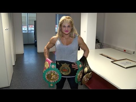 شاهد أليخاندرا أوليفيراس بطلة الضربة القاضية على حلبات الملاكم