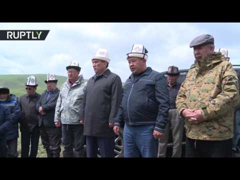 شاهد انزلاق ارضي يبتلع العشرات في قرغيزستان