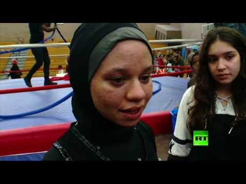 بالفيديو ملاكمة مسلمة تشارك بطولة محلية بالزي الإسلامي للمرة الأولى