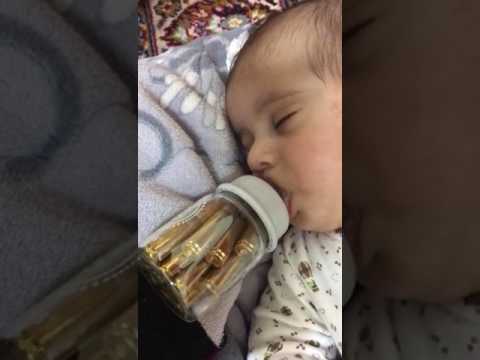 طفل سعودي يرضع رصاص يثير غضب رواد مواقع التواصل