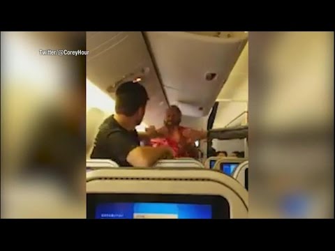 خناقة قوية بين الركاب على متن طائرة يابانية