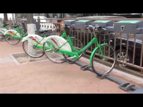 بالفيديو الرياح العاتية تتسبّب في فوضى كبيرة في بكين