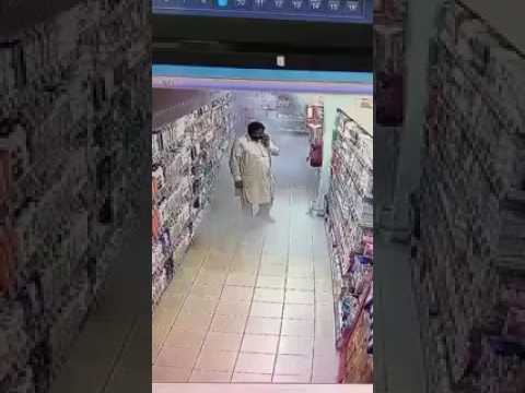 رد فعل رجل فتح طفاية الحريق