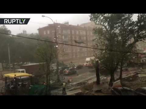 شاهد إعصار قوي ضرب العاصمة الروسية موسكو