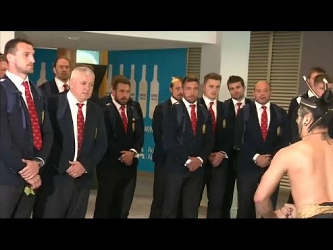 ترحيب ماوري لأسود بريطانيا ونيوزيلاندا في مطار أوكلاند