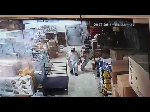 لحظة سطو 3 أشقاء على محطة وقود سعودية