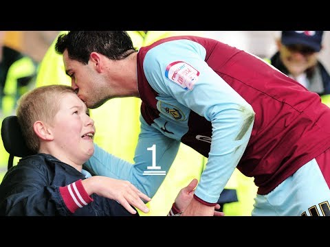 شاهد أجمل اللقطات المؤثرة في عالم كرة القدم