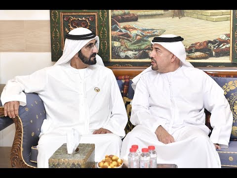 محمد بن راشد يقدم واجب العزاء في وفاة محمد شريف الملا