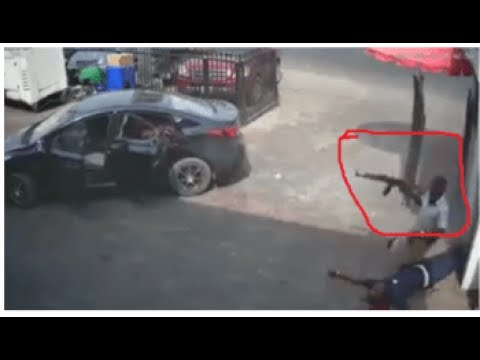 حظة اقتحام عصابة مسلّحة أحد المصارف في نيجيريا