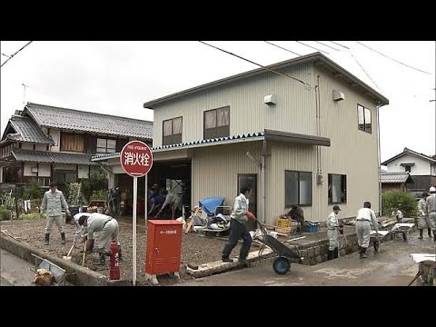 إعصار ضخم يجتاح إحدى الجزر الكبرى في اليابان