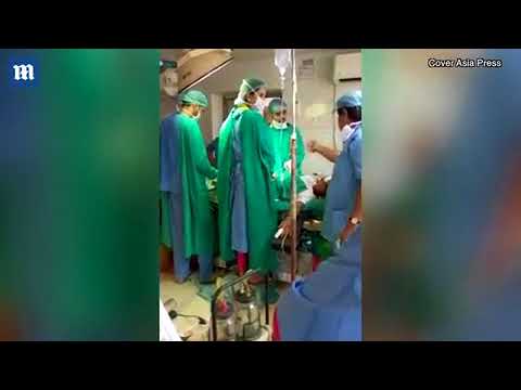 شاهد شجار طبيبين داخل غرفة عمليات في مستشفى هندية