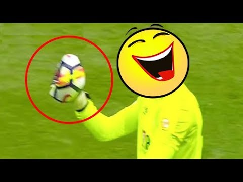 أفضل اللقطات المضحكة في كرة القدم