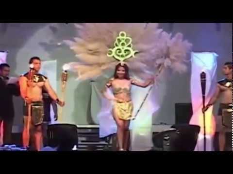 شاهد لحظة اشتعال تاج ملكة جمال فوق رأسها