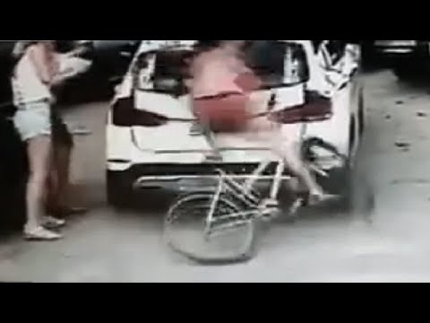 حادث مروع لسائق دراجة هوائية