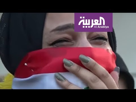 شاهد المتظاهرون العراقيون يسيطرون على الحاجز الأمني على جسر الجمه