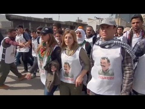 الأكراد يتظاهرون في تركيا للمطالبة بالإفراج عن أوجلان