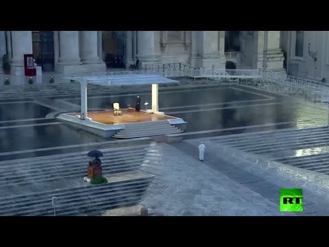 البابا فرنسيس يترأس وحيدا صلاة في ساحة كاتدرائية بالفاتيكان