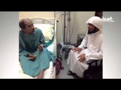 شاهد سلمان العودة يزور عبده خال في مستشفى الحرس الجمهوري