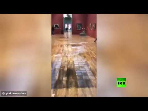 فيضان في مبنى متحف ترتياكوف الجديد في روسيا