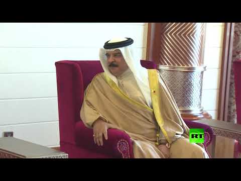 العاهل البحريني يستقبل كبير مستشاري ترامب في قصر الصافرية