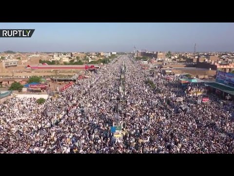 الآلاف يحتجون في باكستان على إعادة نشر رسوم النبي محمد في فرنسا