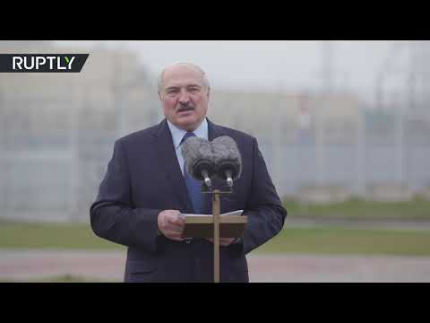 رئيس بيلاروس أثناء مراسم تدشين المحطة الكهروذرية