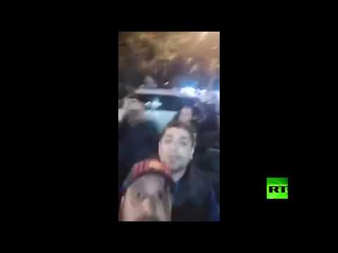 محتجون غاضبون في أرمينيا يعتدون بالضرب على رئيس البرلمان