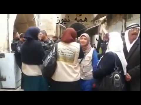 فيديو نساء يتصدين للمستوطنين أثناء خروجهم من المسجد الأقصى