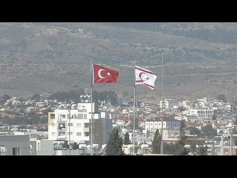 شاهد القبارصة الأتراك يتوجهون إلى صناديق الإقتراع