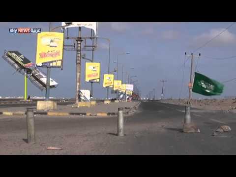 شاهد اللجان الشعبية تحاصر مطار عدن