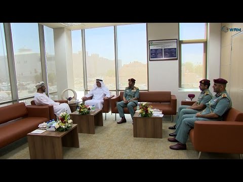 سيف بن زايد يلتقي السفير العماني