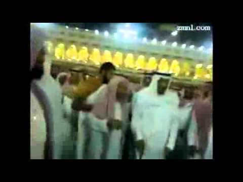 شاهد خادم الحرمين الشريفين يطوف في البيت الحرام دون حراسة