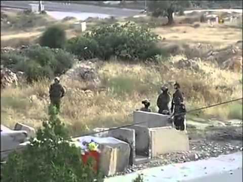 شاهد إصابة ضابط إسرائيلي إثر انفجار كوع حديدي