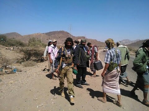 شاهد ضباط إيرانيون يحققون مع أسرى المقاومة اليمنية