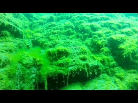 شاهد طحالب تغزو بحيرة البيكال الروسية