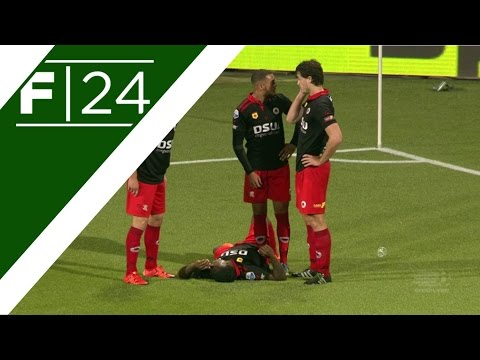 شاهد الجماهير الهولندية تصيب رأس أحد اللاعبين