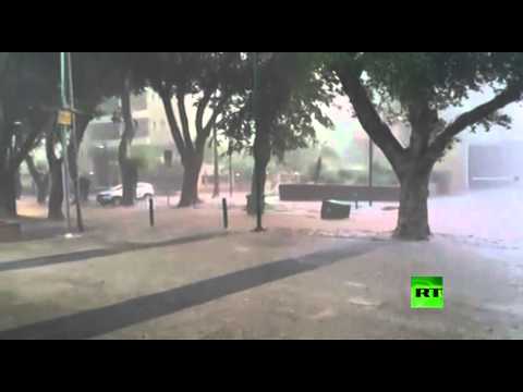 شاهد صناديق القمامة تحسن السباحة في إسرائيل