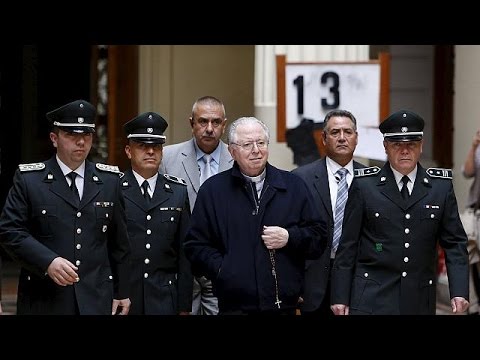 شاهد وقوفه أمام القضاء بتهمة اعتداء جنسي على قاصر