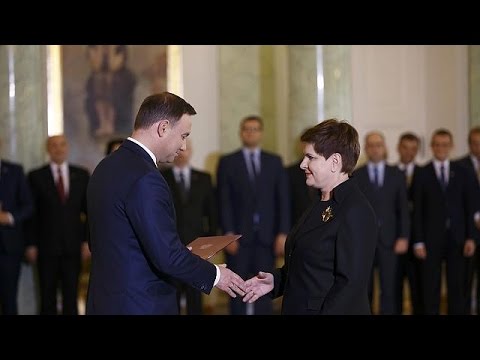شاهد بياتا سيدلو رئيسة لوزراء بولندا
