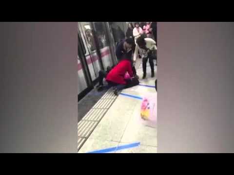 شاهد شجار عنيف بين امرأتين في الصين