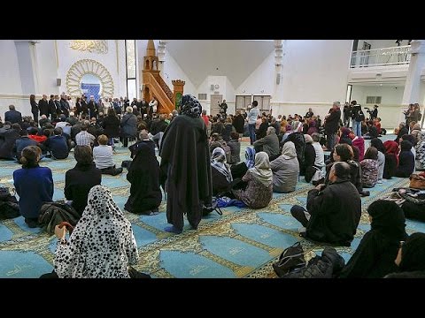 شاهدمخاوف المسلمين من تبعات هجمات باريس