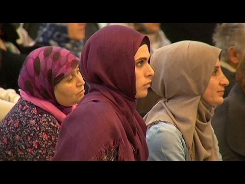 المسلمون في فرنسا يصلون من أجل السلام
