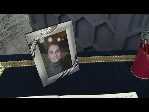 شاهد إيطاليا تشيع جثمان ضحية إعتداءات باريس