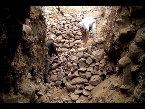 فيديو أحجار عمرها 5 آلاف عام لحماية الملاجئ من القصف