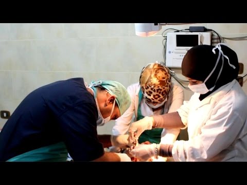جراحون في ريف دمشق المحاصر يجرون عمليات جراحية كبرى