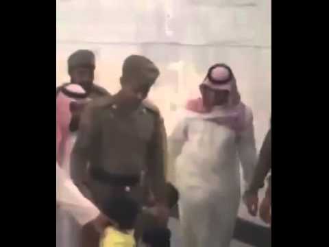 شاهد طفل يخترق حراس الأمن للسلام على الغامدي