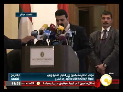 شاهدعبدالعزيز ووزير الدولة الإماراتي يعقدان اجتماعًا