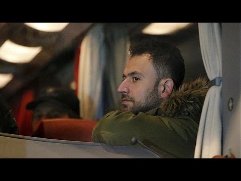 شاهد لاجئون سوريون في ألمانيا يحتجون في مدينة برلين